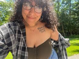 Thank you for the add!! I am a single lesbian who is a sports nut looking  for friends and possibly a relationship. I like to Travel, dance, sing and  watch movies go