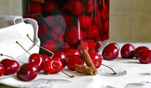 Lavare e asciugare le ciliegie, eliminare il gambo. Ciliegie Sotto Spirito Al Brandy Alla Grappa Al Rum