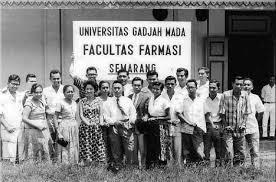 Mainan anak jaman dulu karena saking asyiknya bermain, sering membuat lupa waktu dan kena berikut ini permaianan anak jaman dulu yang sempat populer dimasanya, antara lain: Sejarah Fakultas Farmasi Ugm