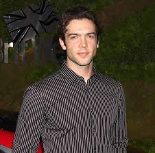 Sometimes, its beak glows yellow while using the move. Gregory Peck S Grandson To Play Spock In New Star Trek Entertainment The Jakarta Post