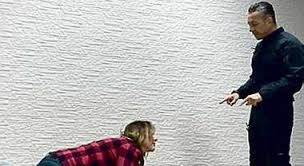 Difesa personale, ecco come difendersi in caso di aggressione. Donne a lezione dal capitano dell'Esercito