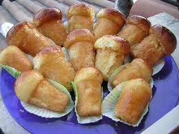 Transfer the rum to a bowl and then immerse the babà completely until it is soaked in the sauce. Baba Al Rum Recipe Wanted In Rome