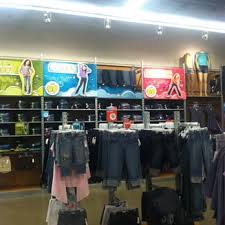 Old navy canada provides the latest fashions at great prices for the whole family. Old Navy Closed 14 Reviews Men S Clothing 1001 Market St Philadelphia Pa Phone Number Yelp