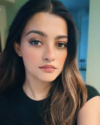 Tumhari favourite kaun si hai ? 🌚