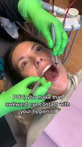 Mallory Malik Boite A Question Eyes Contact