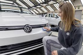 Mit über 180 beschäftigen an unseren drei standorten in erfurt und weimar vertreten wir die marken toyota, lexus, volkswagen, volkswagen nutzfahrzeuge, audi service und skoda service. Qualitatssicherung Volkswagen Karriere