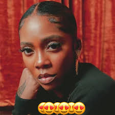 I'm not her FAN but that's my queen 😭😭😭😭😭♥️