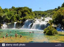 Ferienwohnungen ferienhäuser gästezimmer hotels ferienanlagen campingplätze. Krk Kroatien Herbst Flusspark Stockfotografie Alamy