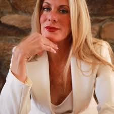 Laura Burkett's Instagram, Twitter & Facebook