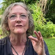 First night afloat. After days of chaos—repairs, road miles, dust—we  finally got quiet. A river bath, a hot meal, a cigar at sunset. The boat,  at last, feels like home again. #Shantyboat #