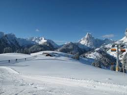 Die «freie ferienrepublik» saas fee rühmt sich, winterträume wahr zu machen. Gstaad Antwort Auf Saas Fee Kampagne Reiseziele Ch