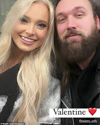 Who is Machine Gun Kelly's guitarist Sophie Lloyd?