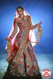 The World Is Full Of Beautiful Things Just Like You Weddingphoto Indian Wedding Photography Poses Bride Groom Photoshoot Indian Wedding Photography Couples