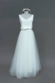 Keine frage, die suche nach dem richtigen brautkleid ist für die frau der schönste höhepunkt der hochzeitsvorbereitung. Tullrock Lang Ivory Im Boho Stil Lizy Brautkleid Schlicht Kleider Hochzeit Tullrock Lang