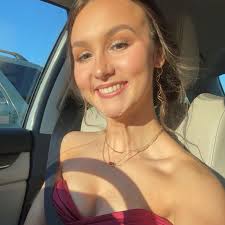 hello knights!! my name is abby schwartz and i am 100% committed to UCF. i  am originally from louisiana and moved to oviedo, fl the summer before my  senior year. my main