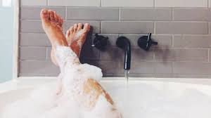 Acrylic bathtub manufacturing process can be divided into the following: 8 Things That Will Make Your Bath Unbelievably Better Allure