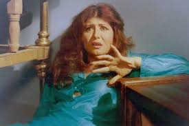 وسبق أن صرحت سهير رمزي، بأنها السبب وراء اعتزال والدتها التمثيل، حيث قالت في أحد اللقاءات التليفزيونية: Ø¨Ø§Ù„ØµÙˆØ± Ø¨Ø£Ù…Ø± Ù…Ù† Ø£Ù…ÙŠØ± Ø³Ø¹ÙˆØ¯ÙŠ Ù…Ù†Ø¹ Ø³Ù‡ÙŠØ± Ø±Ù…Ø²ÙŠ Ù…Ù† Ø¨Ø·ÙˆÙ„Ø© Ù‡Ø°Ø§ Ø§Ù„ÙÙŠÙ„Ù… Ù„ÙŠØªÙ… Ø§Ø³ØªØ¨Ø¯Ø§Ù„Ù‡Ø§ Ø¨Ù†Ø§Ù‡Ø¯ Ø´Ø±ÙŠÙ ÙˆØ§Ù„Ø¯ØªÙ‡Ø§ ÙÙ†Ø§Ù†Ø© Ù„Ù…Ø­Ø§Øª Ù…Ù† Ø­ÙŠØ§Ù‡ Ù†Ø¬Ù…Ø© Ø§Ù„Ø¥ØºØ±Ø§Ø¡ Ø§Ù„Ø´Ù‡ÙŠØ±Ø©