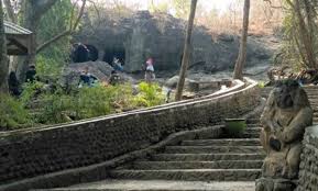 Harga tiket masuk ke wisata gunung klotok kediri , terbilang sangat murah, tetapi jangan salah menilai pesona keindahan yang di hidangkan oleh wisata gunung wisata gunung klotok kediri , merupakan tempat wisata yang harus anda kunjungi karena pesona keindahannya tidak ada duanya. Harga Tiket Dan Rute Lokasi Goa Selomangleng Kediri Sejarah Dan Keistimewaan Gambar Unik
