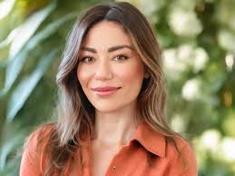 Rebecca Simons's Instagram, Twitter & Facebook