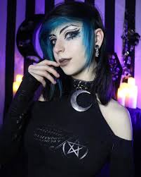 What color is a girl to wear with this dress?!