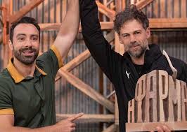 Οι τέσσερις φιναλίστ, βασίλης θεοδωρόπουλος, κωνσταντίνος μακρής (ντούπης), κώστας γκρέκας και κυριακή κατσογρεσάκη έδωσαν τη μεγάλη μάχη στον τελικό της φάρμας. Kwstas Gkrekas Mphka Sth Farma Mono Gia Na Nikhsw In Gr