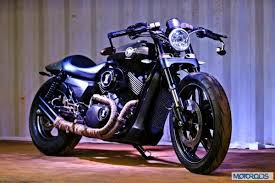 Suelen diferenciarse por los semimanillares, colín monoplaza en línea con el depósito, tubos de escape estilo. Build Harley Cafe Racer Street 750 By Motomiu Motoroids
