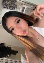 Stephanie Durr's Instagram, Twitter & Facebook