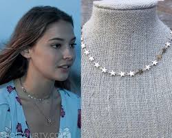 Sarah comes from the kook world and is frequently scorned by the pogues for her reputation as a princess but there is more to her than meets the eye. Outer Banks Season 1 Sarah S Star Choker Necklace Shop Your Tv