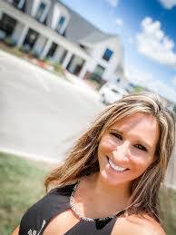 Mel Johns's Instagram, Twitter & Facebook