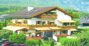 Good morning 🌊 just in the evening it's beautiful on the beach, a tranquility, the sound of the sea just a dream 💭 🌊☀️ that's exactly what you should do on your vacation, have a nice wine 🍷 with you or a beer 🍺 and then enjoy the evening sun and sunset here in zempin 🌊☀️ your house sunshine ☀️ Bergfex Hotel Garni Haus Sonnenschein Hotel Grainau Garmisch Partenkirchen