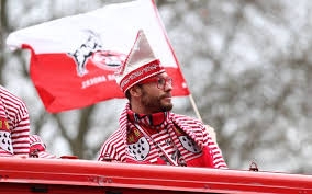Der klub wurde am 13. 2 Bundesliga 1 Fc Koln Zu Karneval In Neuem Trikot Im Ringelllook