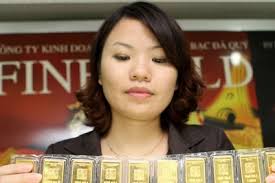 Giá vàng SJC lại tăng ngược với diễn biến của thế giới