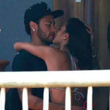 Depois do movimento, os dois tem que ir até a final fogo no parquinho. Neymar Seen Kissing Girlfriend Bruna Marquezine At Brazilian Hotel Party Sporteology