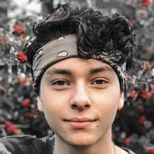 Johan Diaz's Instagram, Twitter & Facebook