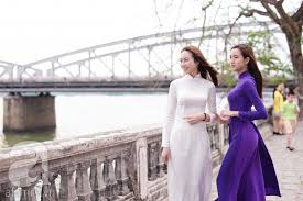 Image result for thang 3 hoa Hue áo dài tím images