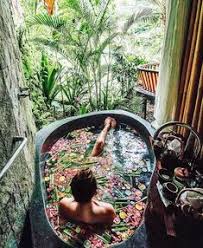 Remettre les pétales dans le sirop obtenu, remuer pour bien les répartir, et mettre dans des petits pots. 27 Idees De Petales Roses Petale De Rose Petales Confettis De Mariage