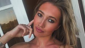 Finalista do Miss Inglaterra aciona a polícia após haters divulgarem perfis  falsos dela com fotos editadas de nudez