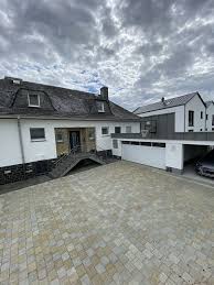 Interessantes Pflaster In Der Hofgestaltung Mit Original Pflaster In Der Mischfarbe Naturblond Pflastersteine Frieda Origi Style At Home Hofgestaltung Hof