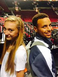 Steph curry's sister sydel was getting into it with spurs fans during the warriors' big game in san antonio. Warriors Stephen Curry Like An Older Brother To Elite Stanford Recruit