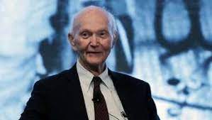 See more ideas about michael collins, collins, irish history. Astronaut Michael Collins Der Mann Der Den Mond Umkreiste Panorama