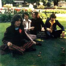 The Beatles Please Keep Off The Grass The Beatles Beatles Pictures Beatles Photos