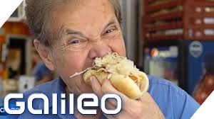 Grundsätzlich ist die satellitennavigation mit galileo aber seit dezember 2016 für die öffentlichkeit freigegeben und kann mit vielen geräten auch heute schon genutzt werden. Dieser Mann Ist Hot Dog Forscher Wo Gibt Es Den Perfekten Hot Dog Galileo Prosieben Youtube
