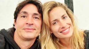 Sebastián estevanez (buenos aires, argentina, 4 de noviembre de 1970) es un exactor y modelo argentino, conocido y destacado por telenovelas de índole romántica tales como herencia de amor, dulce amor, camino al amor, golpe al corazón entre otras. Sebastian Estevanez E Ivana Saccani Seran Padres Por Cuarta Vez Radio Eme