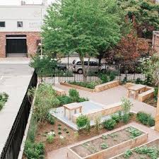 Bette Midler S Green Thumb Revitalizes Community Gardens In 2020 Garden Architecture Landscape Design Urban Garden