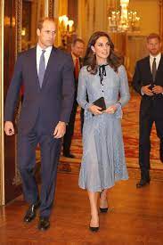 Le prince william et catherine ont effectué une sortie surprise en cabriolet aston martin. Le Prince William Et Son Epouse Kate Middleton Princess Kate Duchess Of Cambridge Kate Middleton