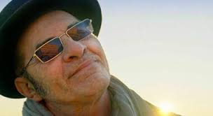 Cocciante torna a esibirsi dopo anni di assenza: «Mi mancava il palco e  adesso me lo godo»