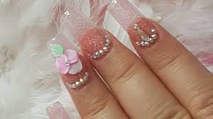 El esmalte de uñas y los diseños con el esmalte de uñas se aplican si se desea. Unas Acrilicas Rosas Bien Tiernas Flor 3d Manicuravip Com