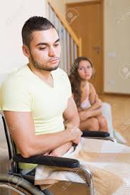 Wir stellen individuelle, ergonomische stühle für erwachsene und kinder mit behinderung her. Trauriges Madchen Und Ihr Freund Im Rollstuhl Nach Streit Zu Hause Fokus Auf Den Menschen Lizenzfreie Fotos Bilder Und Stock Fotografie Image 39891076