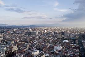 .geográfica la ciudad de méxico ofrecería un clima subtropical, por su altura sobre el nivel del mar (más de 2200 mts.) y su orografía, ofrece un clima más bien los huracanes solo se presentan en las ciudades pegadas al mar caribe o pacífico. Mes A Mes El Clima En Ciudad De Mexico Me Gusta Volarme Gusta Volar