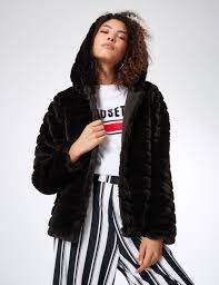 Paiement en plusieurs fois et livraison express selon les articles, cliquez et découvrez notre sélection manteau fausse fourrure manteau fausse fourrure noir. Manteau Imitation Fourrure Noir Outfits Fashion Style